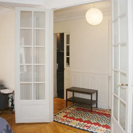 Robert Le Coin - 4 Adults * Paris